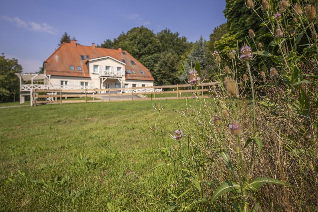 Ruhig Und Idyllische Lage, Strandnah, Gratis Nutzung Vom Ahoi Erlebnisbad Und Sauna In Sellin - Gutshaus Silvitz Fewo 02 Lejlighed Bergen Auf Rugen Eksteriør billede